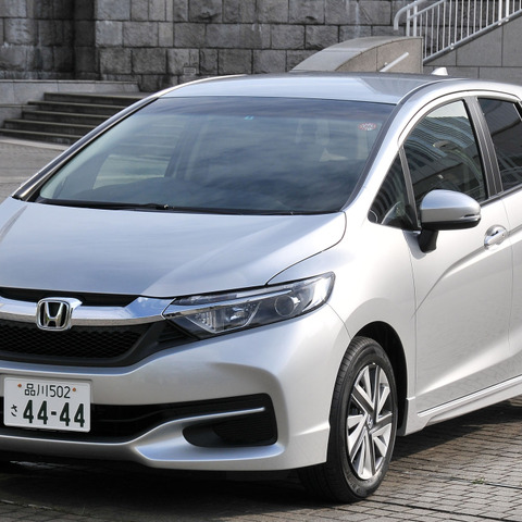 【ホンダ シャトル 試乗】徹底的な安さを求めるならエンジン車だが…諸星陽一 画像