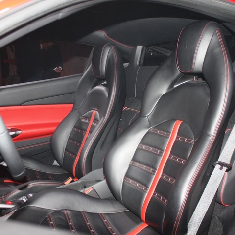 【フェラーリ 488 GTB 日本発表】スーパーカーにも快適さを…新シート採用のインテリア 画像