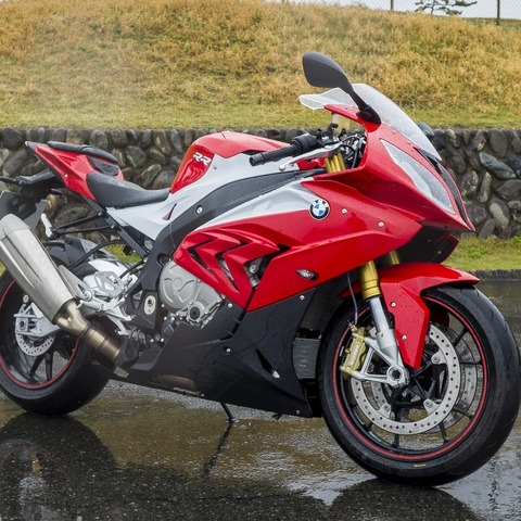 【BMW S1000RR 動画試乗】日常域から十分楽しく乗りこなせる「超」スーパースポーツ…佐川健太郎 画像