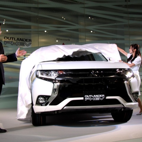 【三菱 アウトランダーPHEV 改良新型】「足りなかったのは“走りの質”だった」EVならではの加速性能を向上 画像