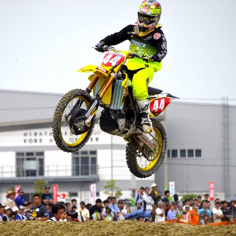 【全日本MX 第5戦】スズキが今季初勝利、小島庸平選手「スタートで勝利を確信」 画像