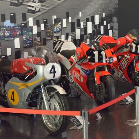 【鈴鹿8耐】レースだけじゃない! 「レーシングシアター」には歴代優勝マシン展示 画像