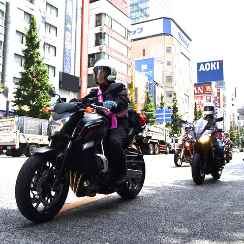 【バイクの日】レディースライダーたちのパレードに秋葉原中が注目 画像
