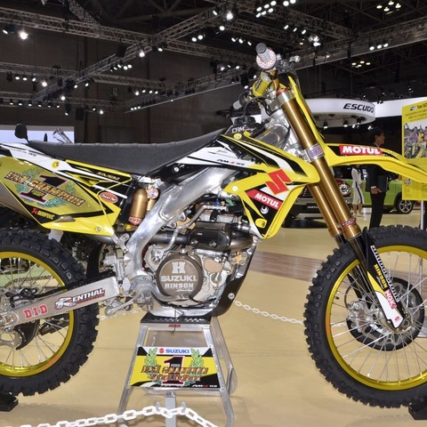 【東京モーターショー15】全日本MXタイトル獲得記念で急遽展示…スズキ RM-Z450WS 画像