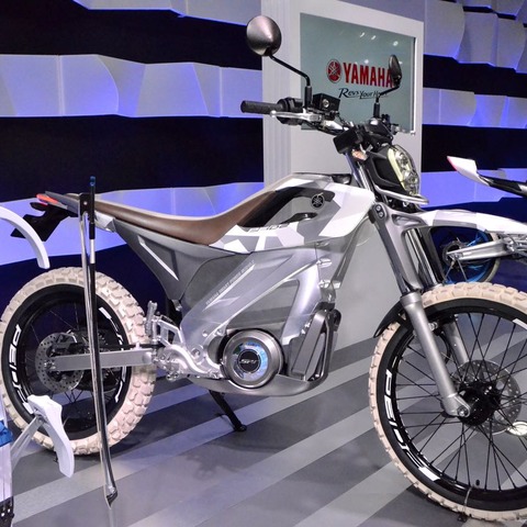 【東京モーターショー15】環境に優しく走りも楽しい、ヤマハの電動トレッキングバイク 画像