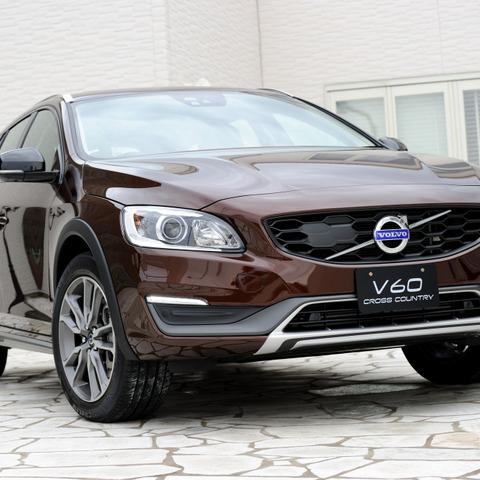 【ボルボ V60クロスカントリー D4 SE 試乗】パワフルで質の高いオフタイムが楽しめる…岩貞るみこ 画像