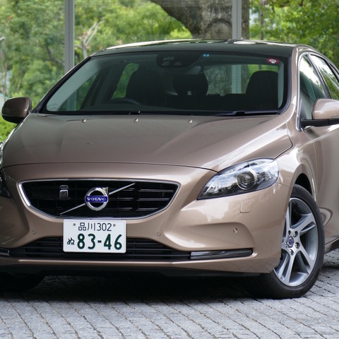 【ボルボ V40 D4 SE 試乗】スポーツモデルに匹敵するほどの力強さ…島崎七生人 画像