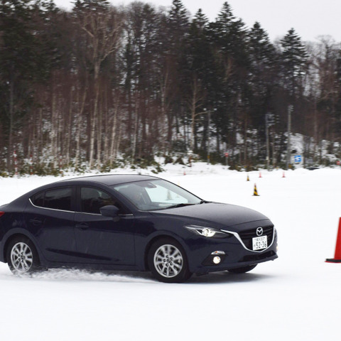 まるでサルトサーキット、マツダ試験場で雪上試乗…「マツダらしい」4WDの神髄を見た 画像