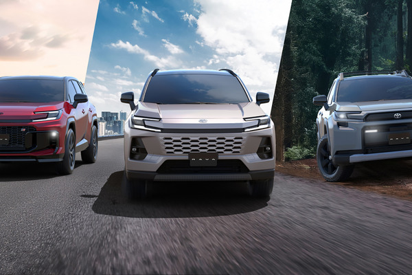 トヨタ RAV4 新型、左からGR SPORT、CORE、Adventure