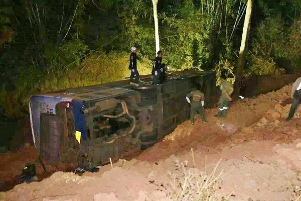 タイ北部、東北部でバス転落事故を相次ぐ　２台で３０人超けが