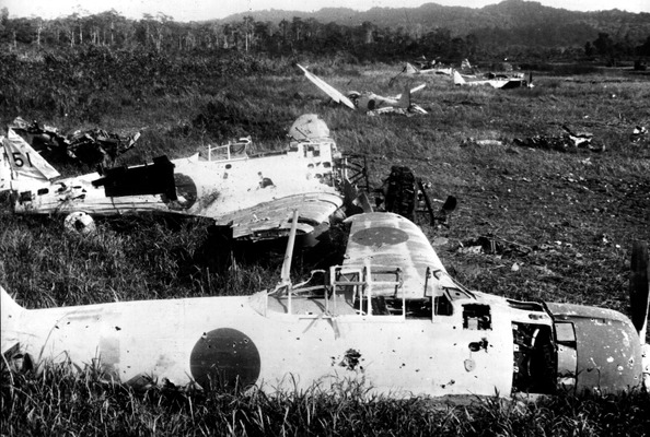 ニューギニアに残され破壊された日本軍機（参考画像）