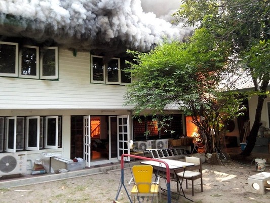 タイ財務省近くで火事