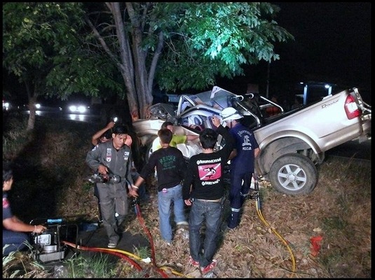 １７日夜にナコンサワン県で起きた事故