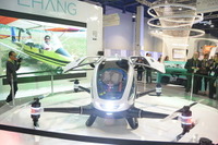 【CES16】人を乗せて500m上昇可能、中国の自律飛行ドローンが登場 画像