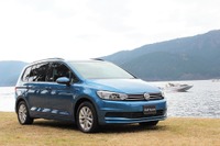 【VW ゴルフトゥーラン 新型】安全性向上で国産ミニバンと差別化 画像
