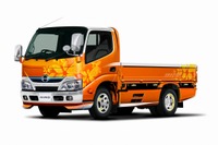 【東京オートサロン16】日野、花をテーマにオレンジカラーでカスタマイズ 画像