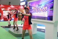 【東京オートサロン16】ウェブから飛び出したリアル「久留間まもり」が登場…JAF 画像