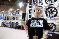 【東京オートサロン16】コンパニオンもロボット化の時代に 画像