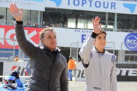 【鈴鹿ファン感謝デー16】アレジ親子、F1マシンで対決…父フェラーリF187×息子ティレル019 画像