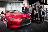 【デトロイトモーターショー16】レクサス LC500、最優秀デザイン賞…市販乗用車とインテリアの2冠 画像
