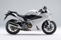 ホンダ、ポロ ラルフ ローレン 大阪に VFR800F を展示 画像