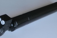 KYB、外部配管のないピストンロッド内配管シリンダを開発 画像