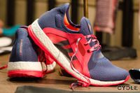 アディダスの新作、女性専用のランニングシューズはココが違う 画像