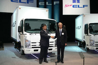 【いすゞエルフ 新型発表】「トラックのイメージを超えるトラック」と井田社長 画像