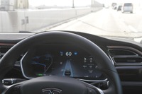 【テスラ 自動運転 試乗】「未来の自動車像」でないことを証明した…山崎元裕 画像