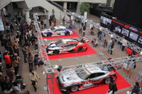 【大阪オートメッセ16】恒例のSUPER GTコラボ、トークショーやエンジン始動に会場は熱狂 画像