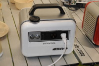 【キャンピングカーショー16】ホンダの小型蓄電機、来場者から早期販売の声相次ぐ 画像