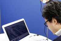 頭皮のチェックにも、倍率200倍のUSBマイクロスコープ 画像
