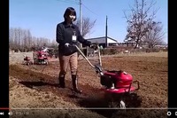 【ホンダ新型耕うん機体験】小柄な身体でも軽快に操るホンダ農女、耕作ワザも見せた 画像