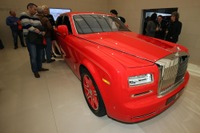 ロールスロイス、一挙30台注文のホテル王…最初のファントム納車 画像