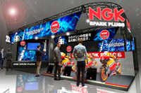 【東京モーターサイクルショー16】日本特殊陶業、NGKプラグ装着のMotoGPマシンを展示 画像