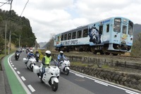 若桜鉄道「隼ラッピング列車」運行始まる…初日はバイク並走 画像