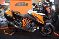 【大阪モーターサイクルショー16】スーパースポーツツアラー1290 スーパーデューク GTを披露…KTM 画像