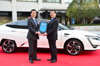 【新聞ウォッチ】本気、それとも“ホラッチョ”? 経産省が燃料電池車「2030年に80万台」 画像