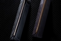 レクサス、LFAのシートレザーを使用したペンケースなどを発売 画像