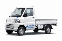 三菱自動車、被災地復興の植樹ボランティア活動にEV 5台と給電装置を寄贈 画像