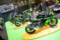 【東京モーターサイクルショー16 動画】カワサキ、世界王者「ZX-10R」を讃えるKRTカラー先行投入 画像