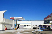 JXエネルギー、福岡県4か所目の水素ステーションを太宰府インター店に開所 画像