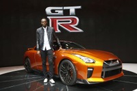 【ニューヨークモーターショー16】日産 GT-R の2017年型、一般公開初日にボルト降臨 画像