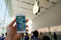 「iPhone SEは懐かしいサイズ感」アップルストア発売初日レポート 画像