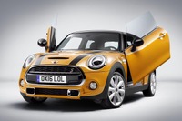 まるでスーパーカー!? MINIに「シザードア」乗降性を大きく向上 画像