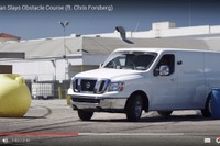 日産のエイプリルフール映像、全長6m超の大型バンが迫力ドリフト［動画］ 画像