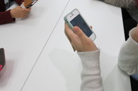 怖いのは没収、課金の親バレ…女子高生スマホ使用の実態 画像