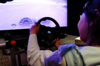 キッズがバケットシートに座り大爆走!? GT6など無料体験、銀座ソニービル 画像
