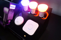 Siriにしゃべって色・明度を調節、アップルストアで買えるLED照明 画像