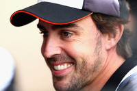 【F1 中国GP】アロンソ、レース復帰が決定…フリー走行1回目後の再検査をクリア 画像